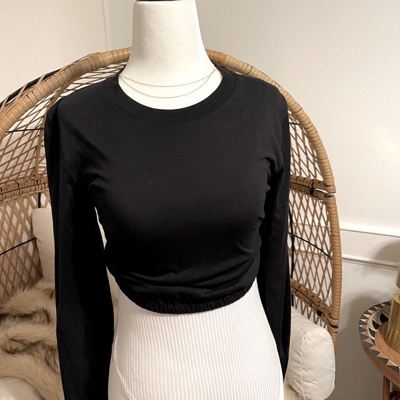 Super cute Wilfred crop top with elastic